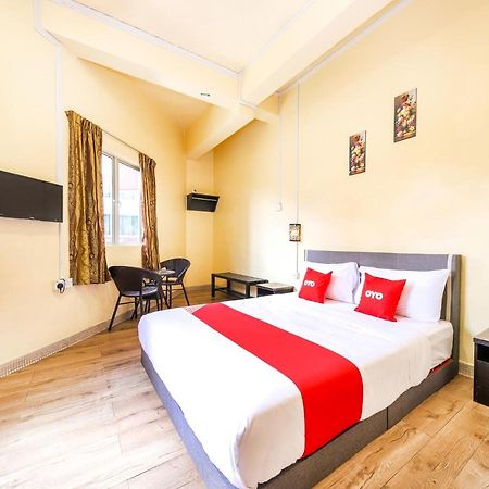 Oyo 703 Myra Hotel Мерсінг Екстер'єр фото
