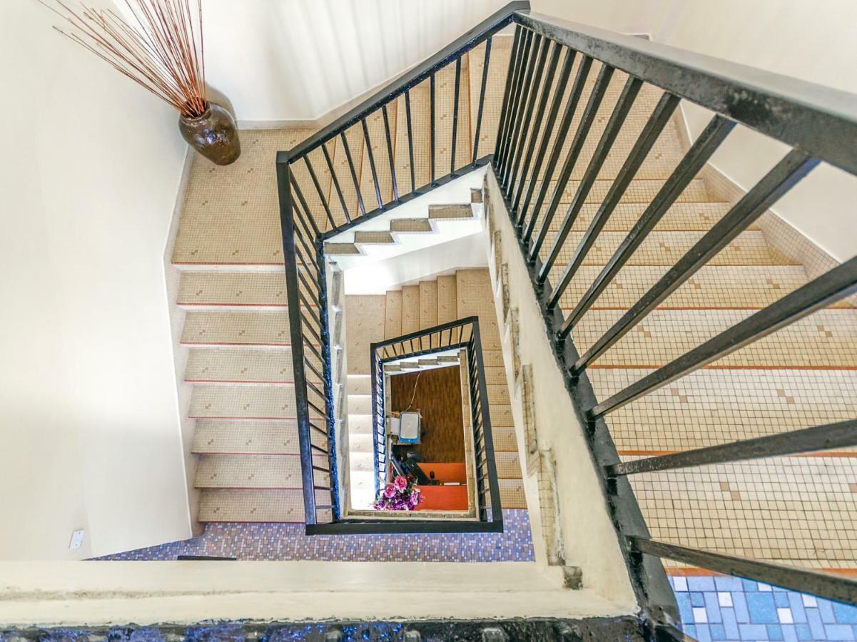 Oyo 703 Myra Hotel Мерсінг Екстер'єр фото