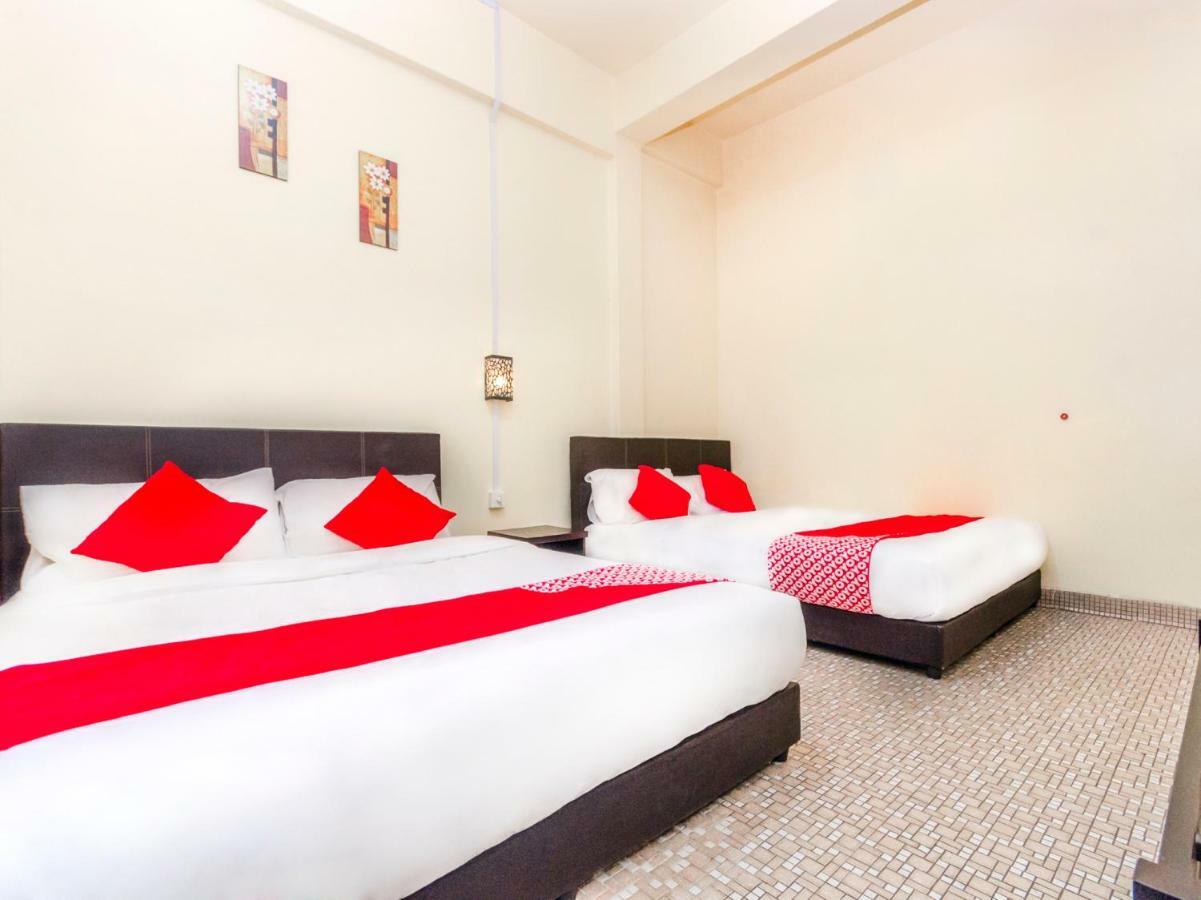 Oyo 703 Myra Hotel Мерсінг Екстер'єр фото