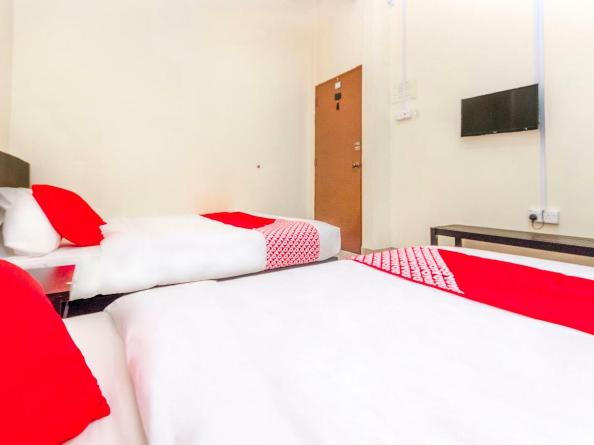 Oyo 703 Myra Hotel Мерсінг Екстер'єр фото