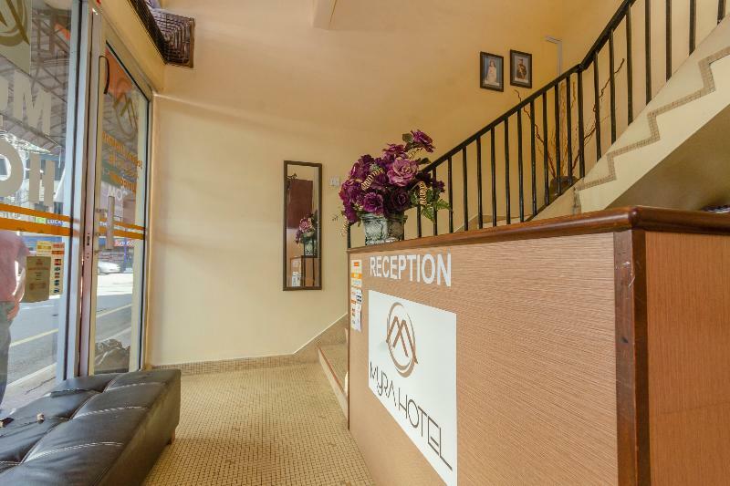 Oyo 703 Myra Hotel Мерсінг Екстер'єр фото