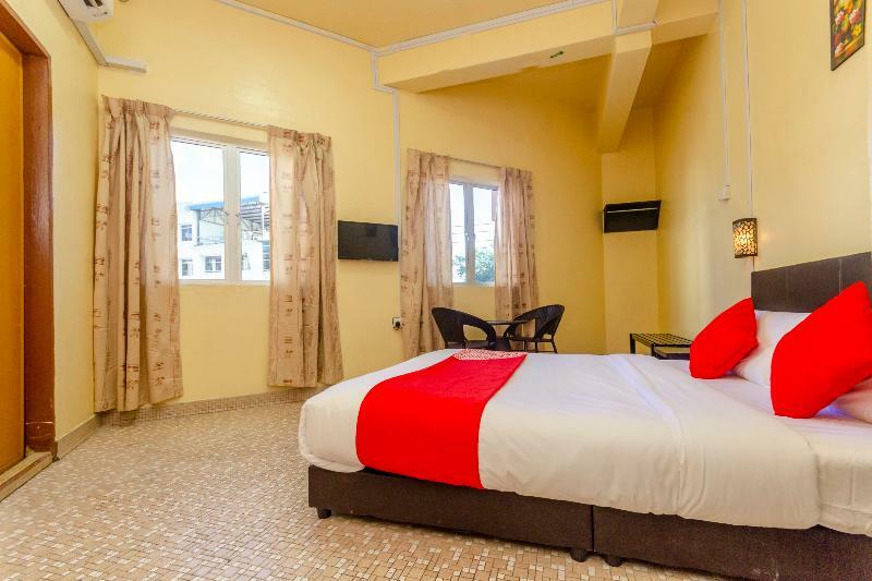 Oyo 703 Myra Hotel Мерсінг Екстер'єр фото