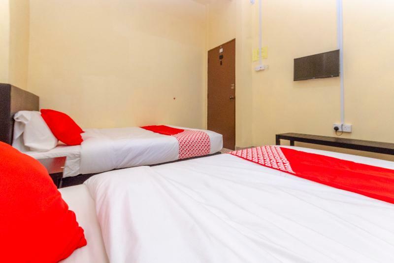 Oyo 703 Myra Hotel Мерсінг Екстер'єр фото
