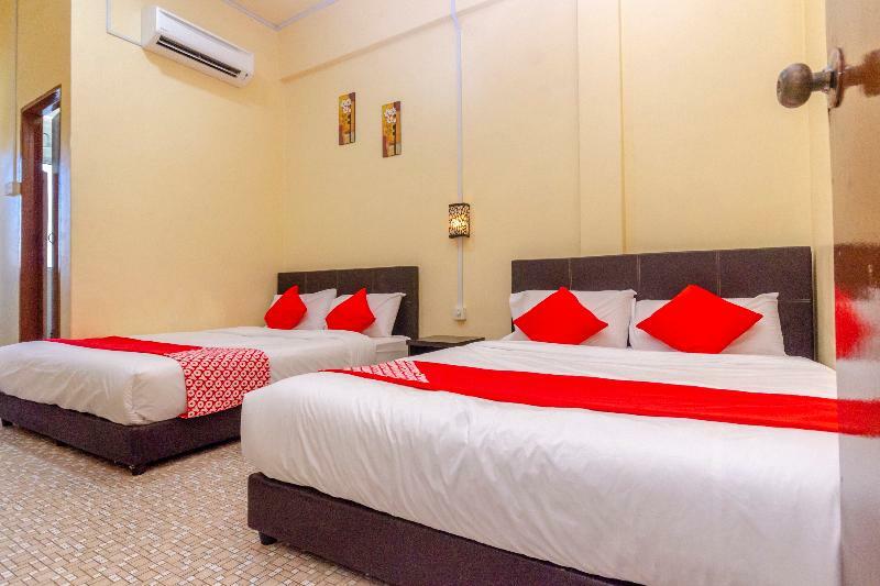 Oyo 703 Myra Hotel Мерсінг Екстер'єр фото