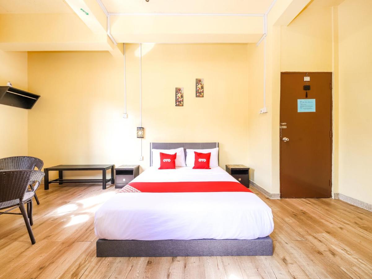 Oyo 703 Myra Hotel Мерсінг Екстер'єр фото