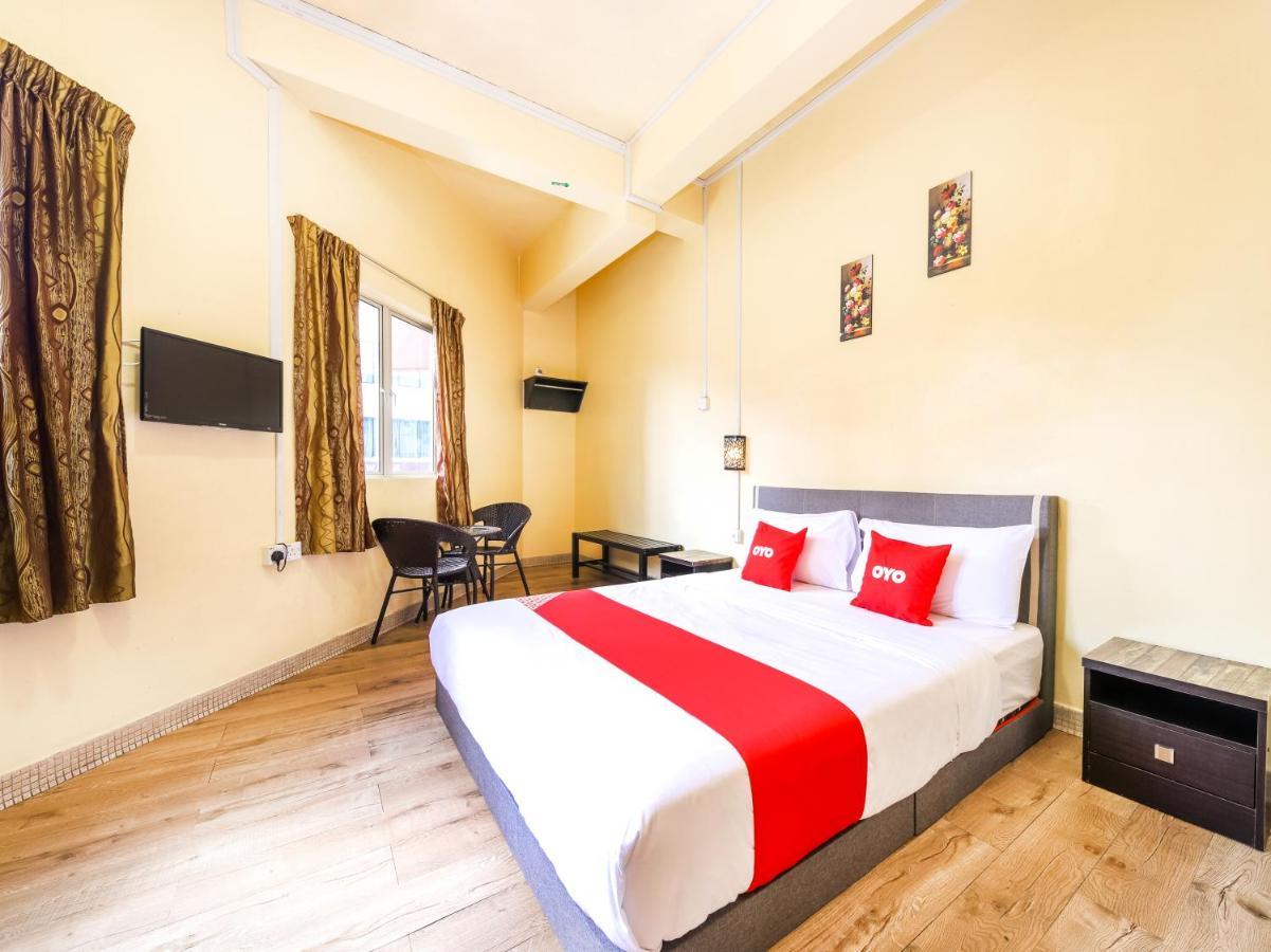 Oyo 703 Myra Hotel Мерсінг Екстер'єр фото