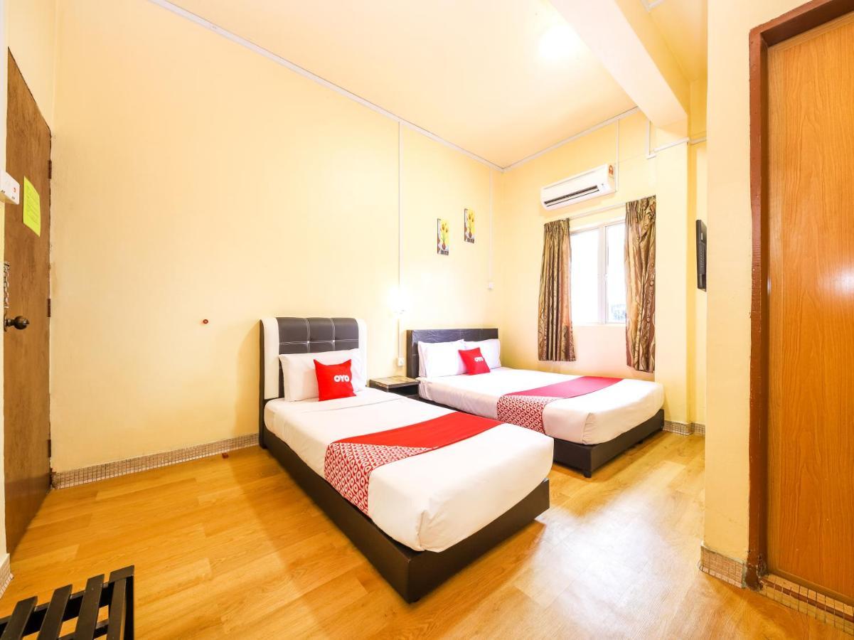 Oyo 703 Myra Hotel Мерсінг Екстер'єр фото