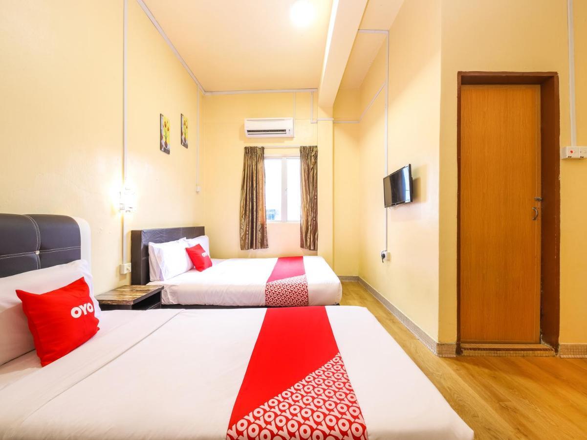 Oyo 703 Myra Hotel Мерсінг Екстер'єр фото