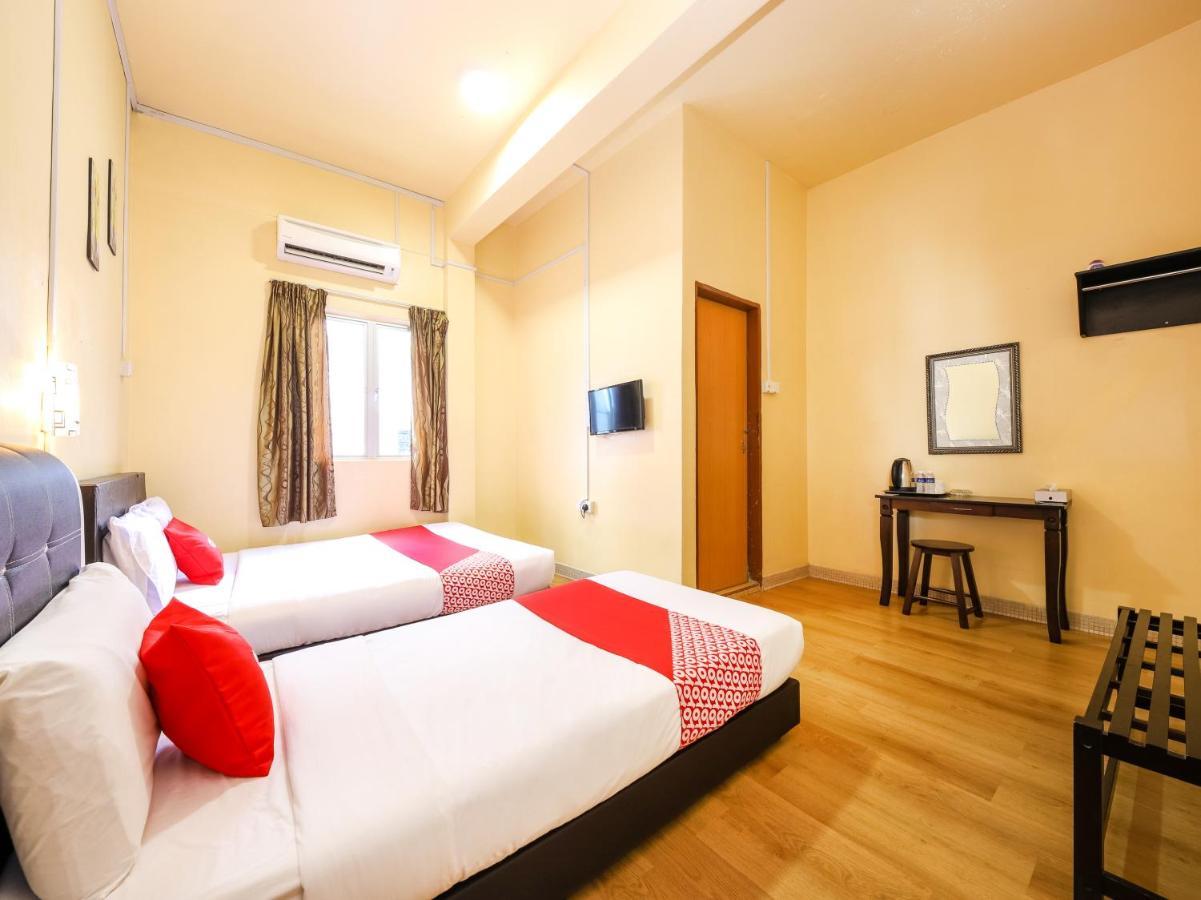 Oyo 703 Myra Hotel Мерсінг Екстер'єр фото